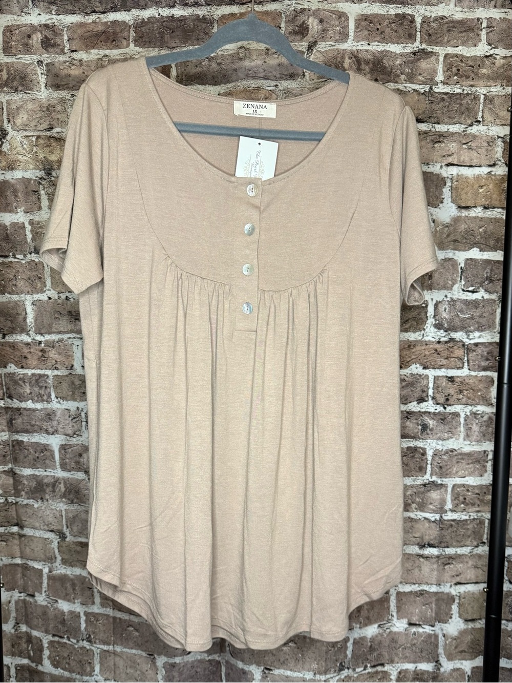 Zenana Outfitters Beige Short Sleeve Tunic with Gathered Back Yoke - Picture 2 of 3